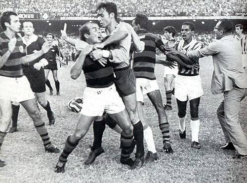 Almir, na briga contra o Flamengo - 1966