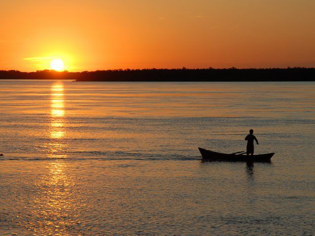 andar - canoa sobre as aguas