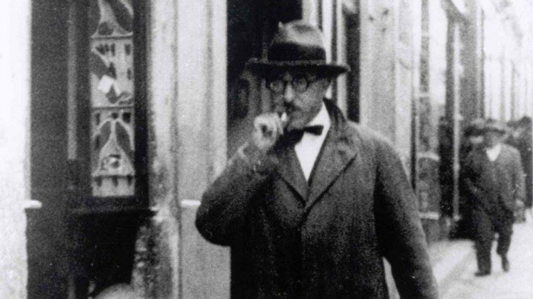 de que morreu FERNANDO PESSOA -