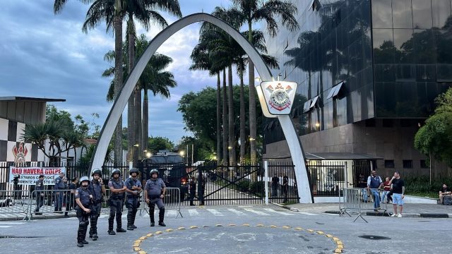 O duro caminho corintiano.